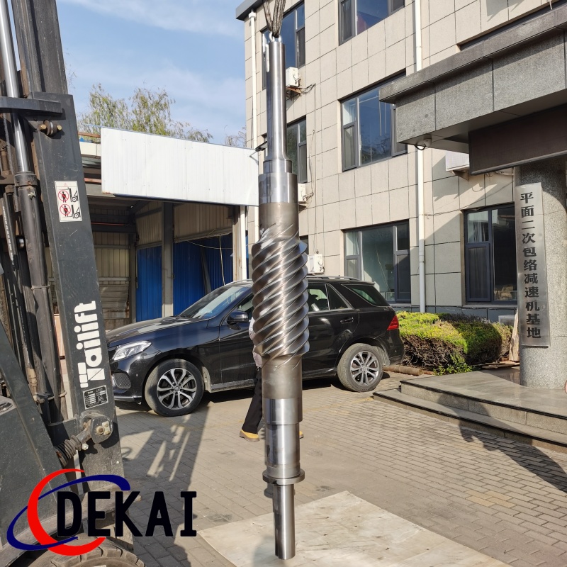 德凱定制7個(gè)頭3米長(zhǎng)大蝸桿大模數(shù)大中心距電廠(chǎng)用