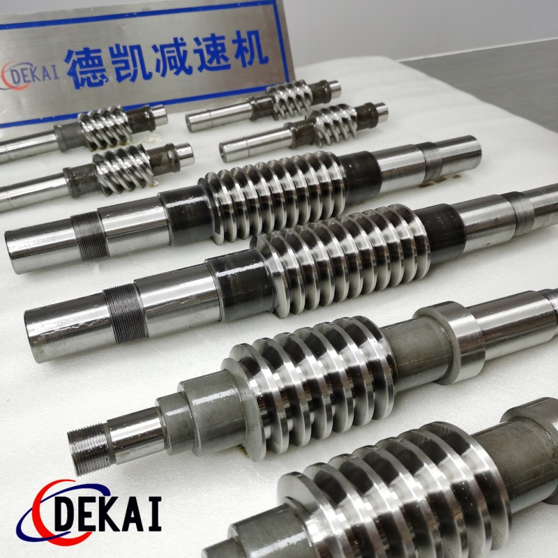 德凱批量加工高精度雙導(dǎo)程、圓弧齒尼曼齒形等各種齒形蝸桿