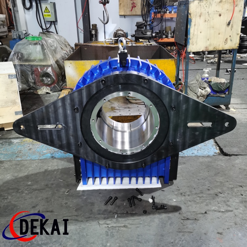 德凱定制鏜孔機(jī)專(zhuān)用減速機(jī)鋁合金殼體大孔徑帶脹套和扭力臂
