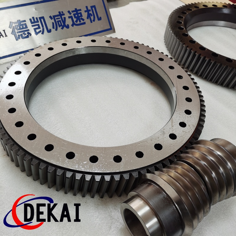 德凱非標(biāo)定制平面包絡(luò)精密分度蝸輪副多齒接觸應(yīng)用于雷達(dá)