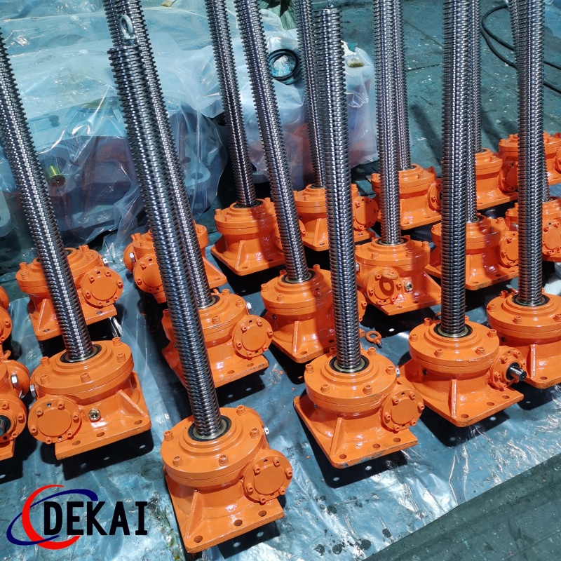 德凱批量定制平面二次包絡(luò)蝸輪蝸桿減速機(jī)帶絲杠重載